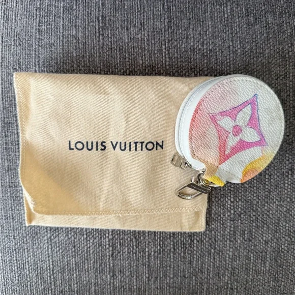 Authentic Louis Vuitton Watercolor Earphones Case - Picture 5 of 8